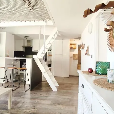 Appartement à 50m Des Plages *